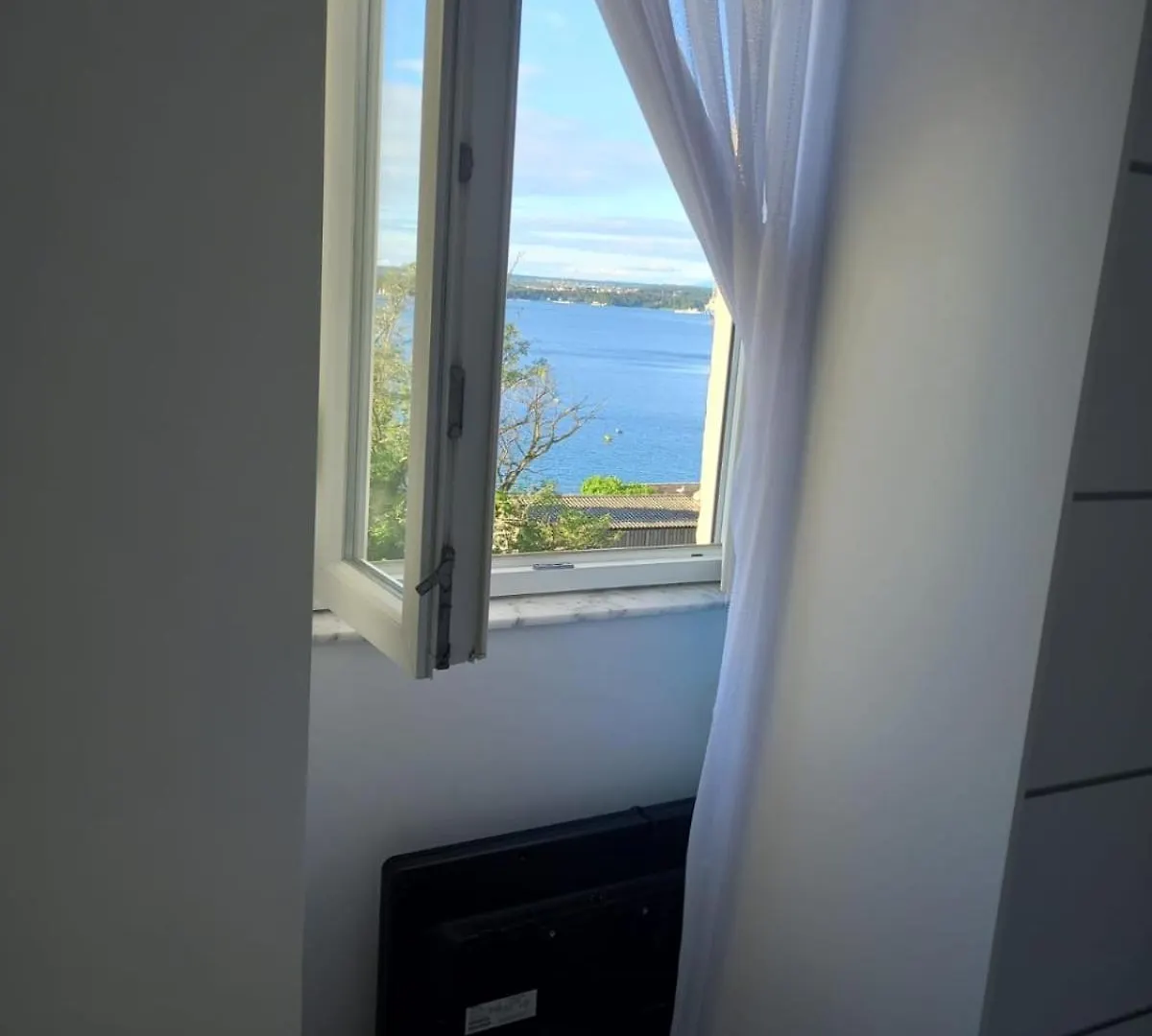 Sea View Apartment With Garage Pula